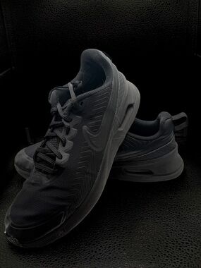 Nike Men’s Air Max Nuaxis size 13